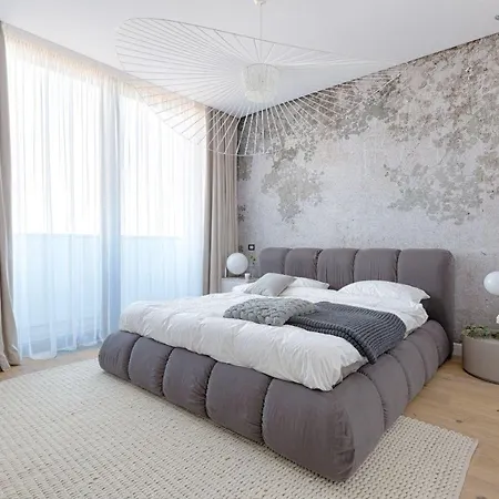 Apartment Home *